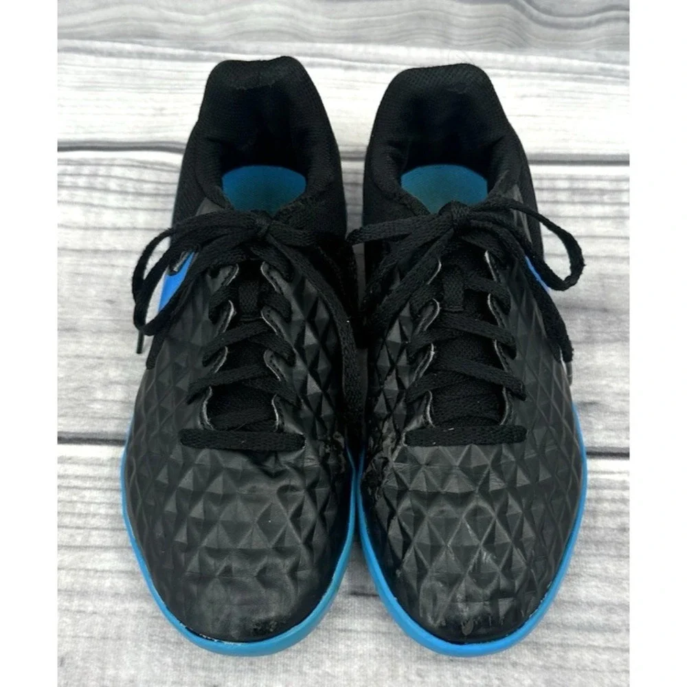 NIKE TIEMPO LEGEND 8 FIRM GROUND INDOOR SOCCER SHOES Youth Size 4 BLACK / BLUE‎